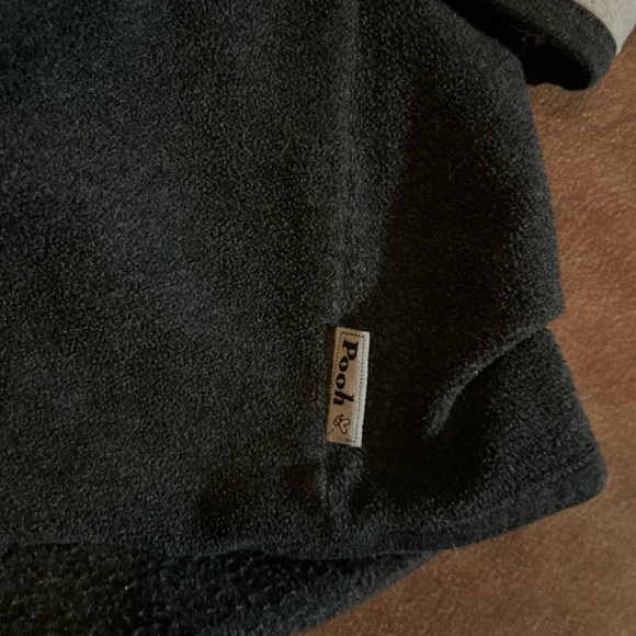 Vintage POOH sweatshirt
no size tag fits small / medium
So cute!!! - Picture 3 of 6